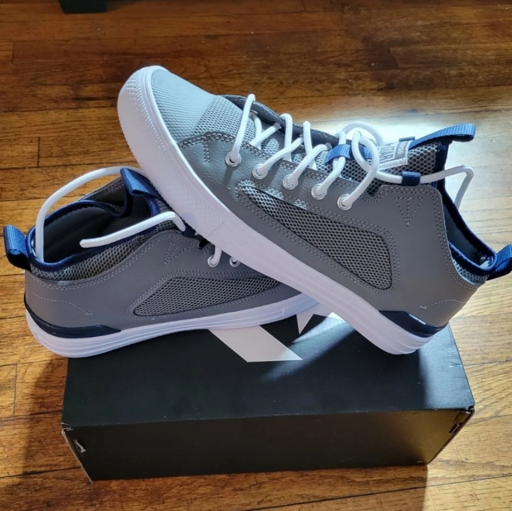 Unisex converse sneakers